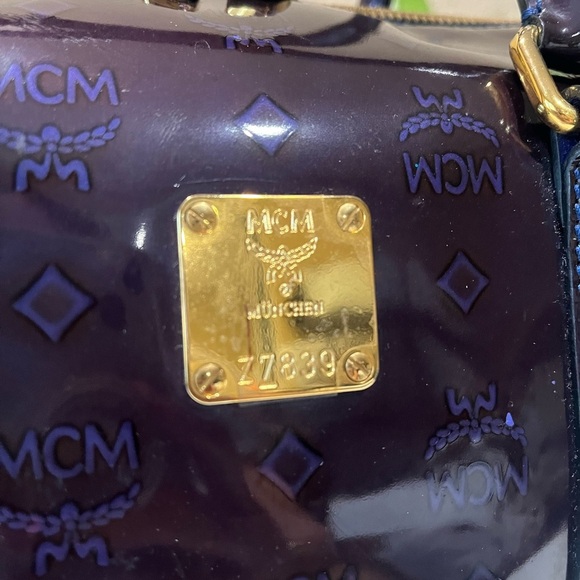 MCM PATENT ENAMEL MONOGRAM BAG WITH POUCH - Picture 4 of 16